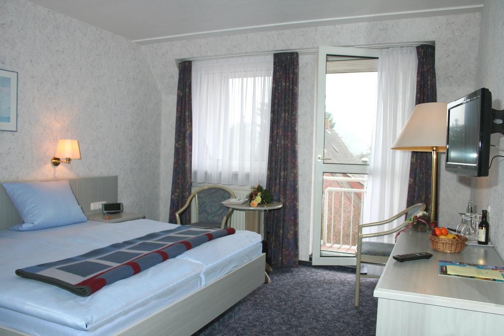 Hotel บาดซวิสเชนอาว์น ภายนอก รูปภาพ